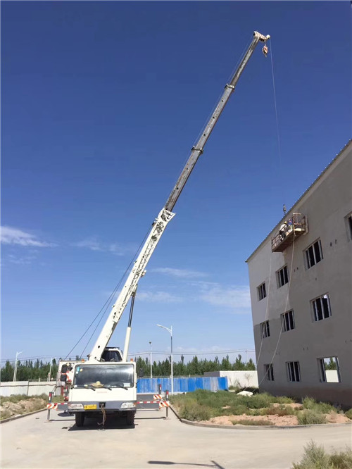 滨州市“轻装强干”—— 吊车的 “轻量化臂架” 技术